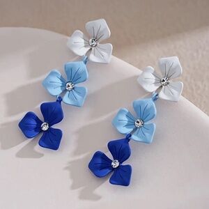 *TAMSYN* Blue Shaded Tiered Triple Flower Fashion Earrings